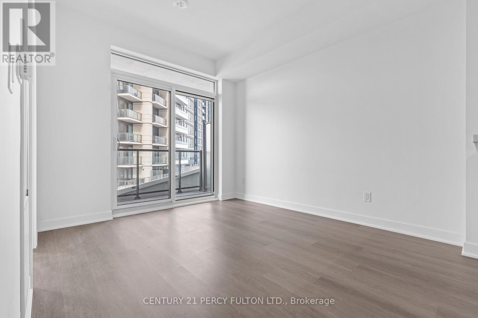 607 - 25 Wellington Street S, Kitchener, Ontario  N2G 0G5 - Photo 4 - X12730072