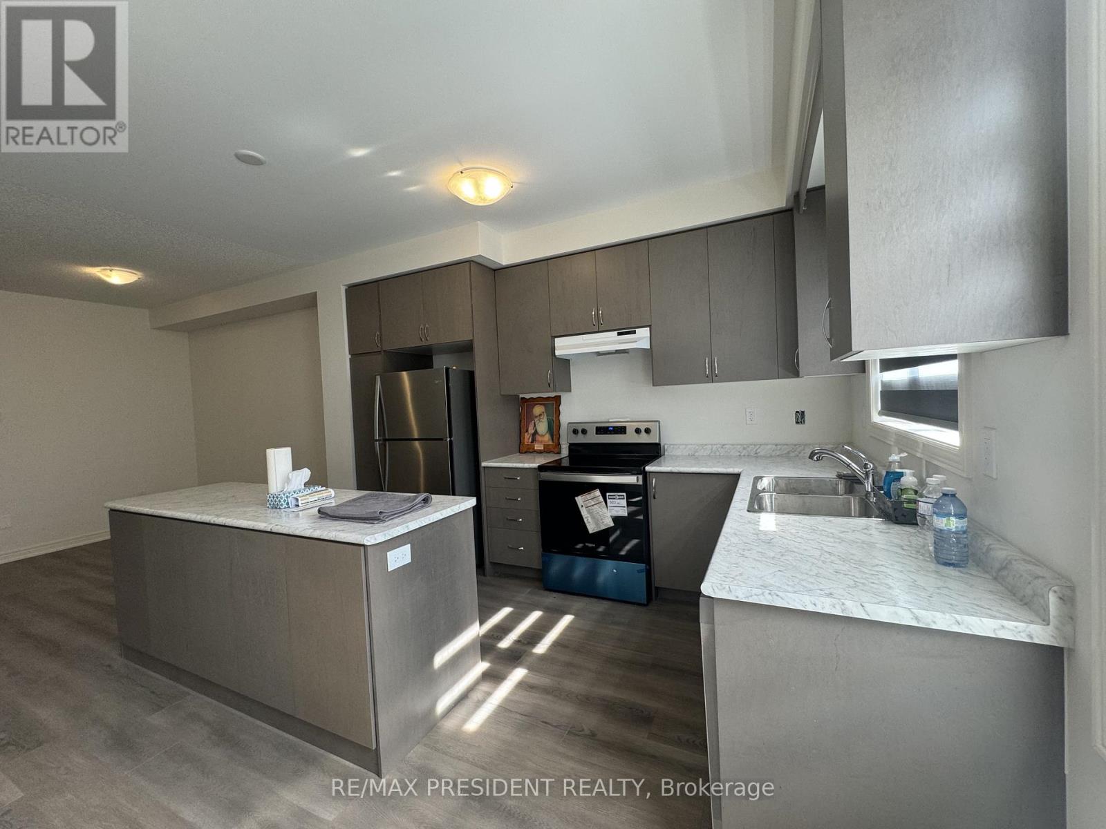 45 Gledhill Crescent, Cambridge, Ontario  N1T 0G4 - Photo 4 - X12730124