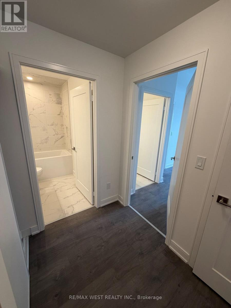 1104 - 705 Davis Drive, Newmarket, Ontario  L3Y 0J1 - Photo 4 - N12658774