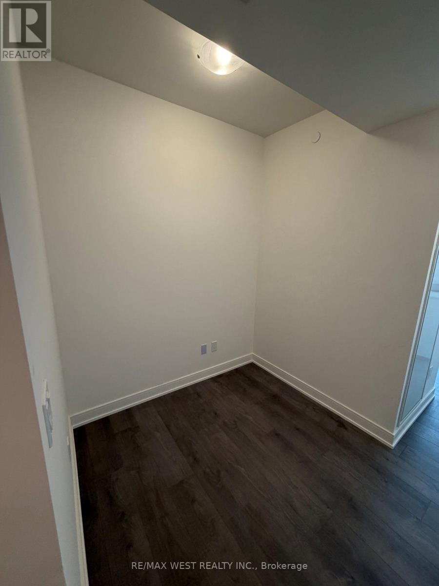 1104 - 705 Davis Drive, Newmarket, Ontario  L3Y 0J1 - Photo 6 - N12658774