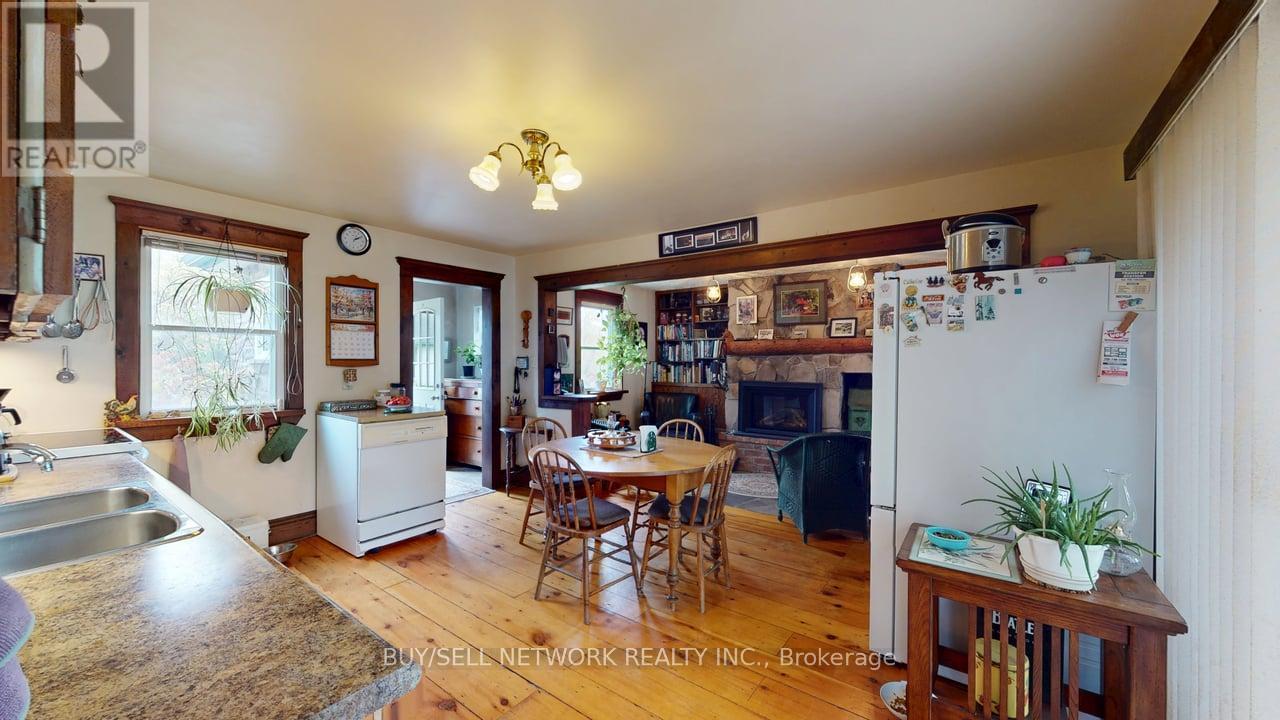 947 Division Road, Otonabee-South Monaghan, Ontario  K0L 2H0 - Photo 12 - X12479554