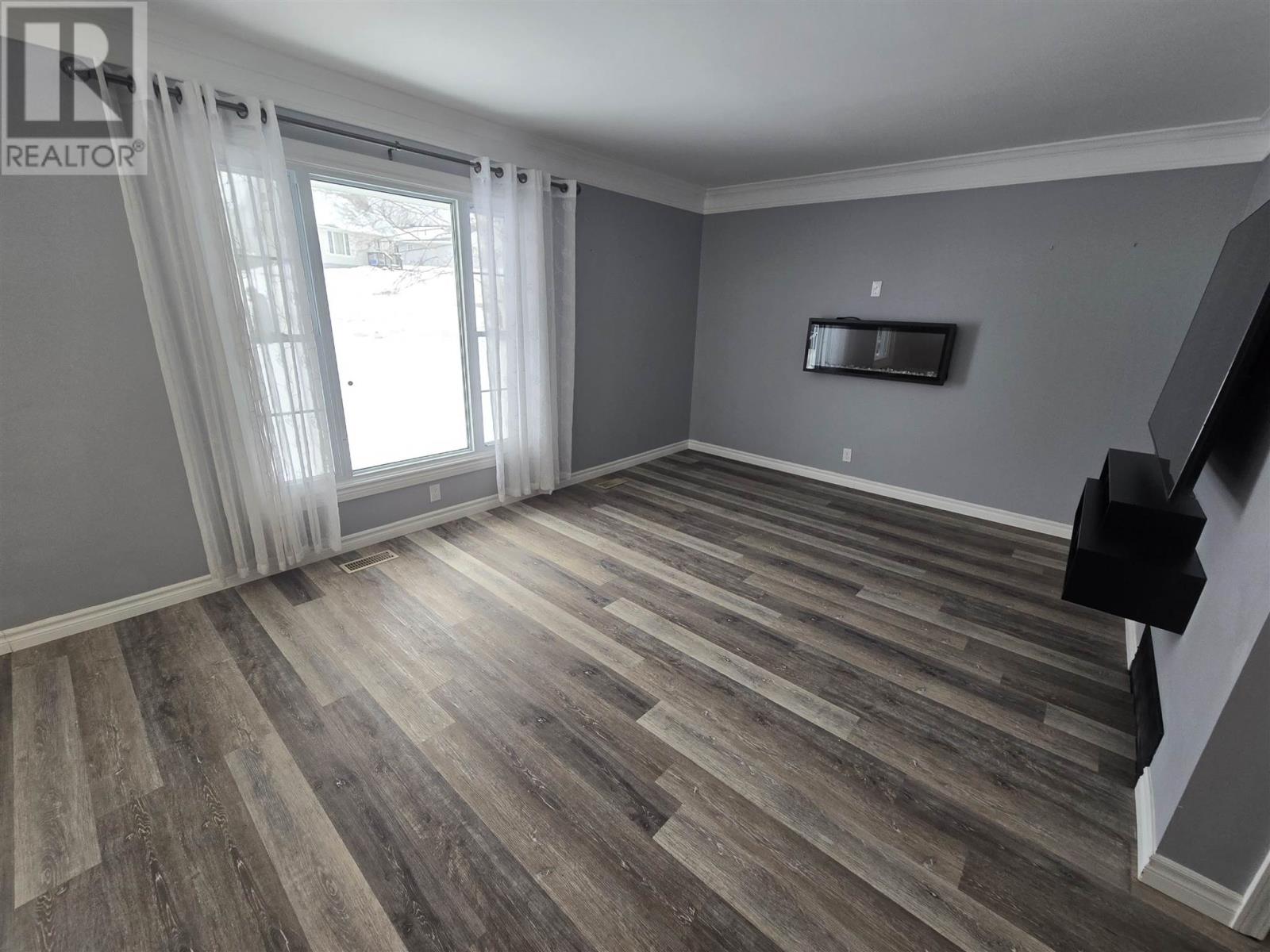 215 Hillside Dr S, Elliot Lake, Ontario P5A 1N5 - Photo 15 - SM260093