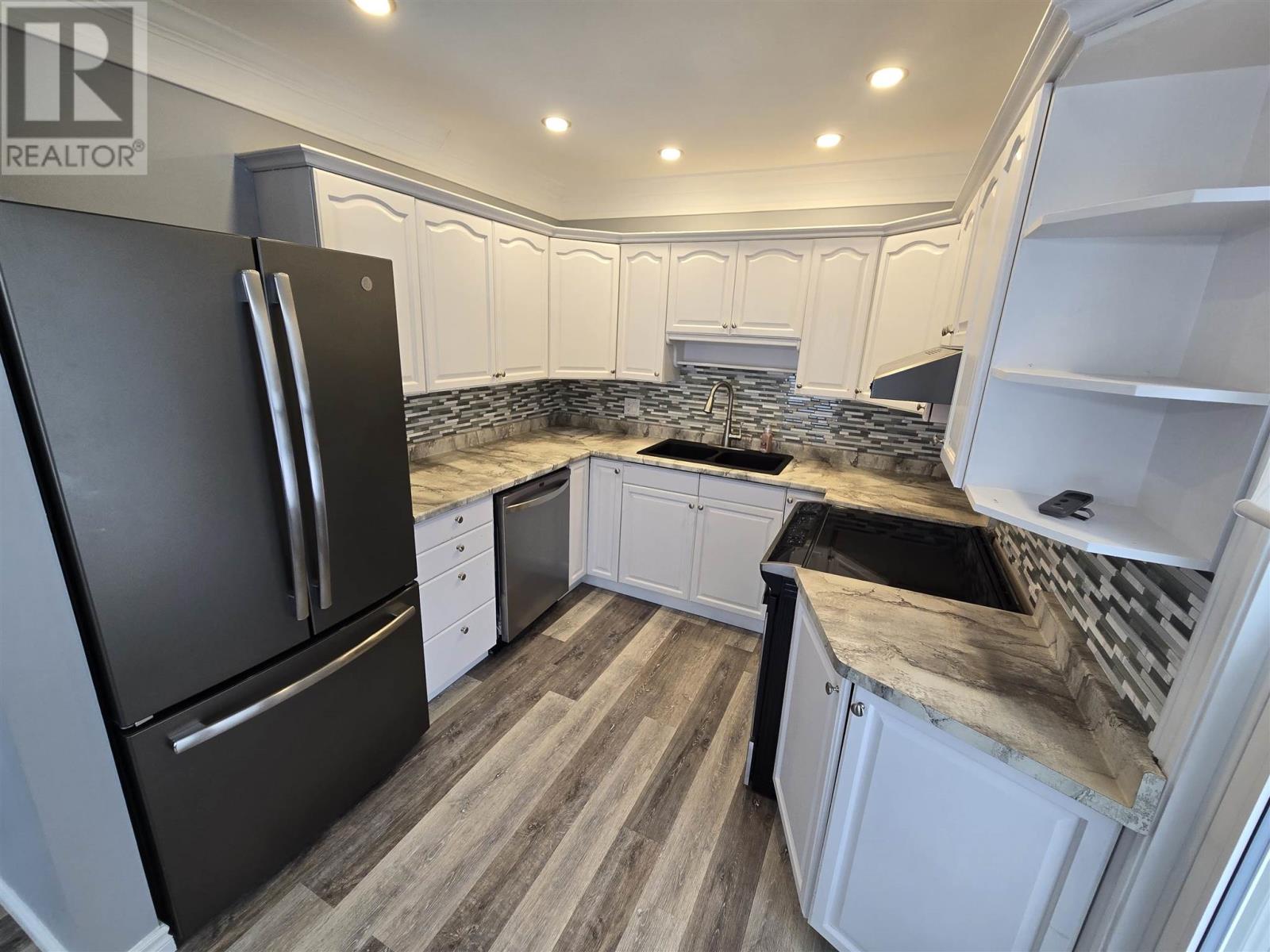 215 Hillside Dr S, Elliot Lake, Ontario P5A 1N5 - Photo 8 - SM260093