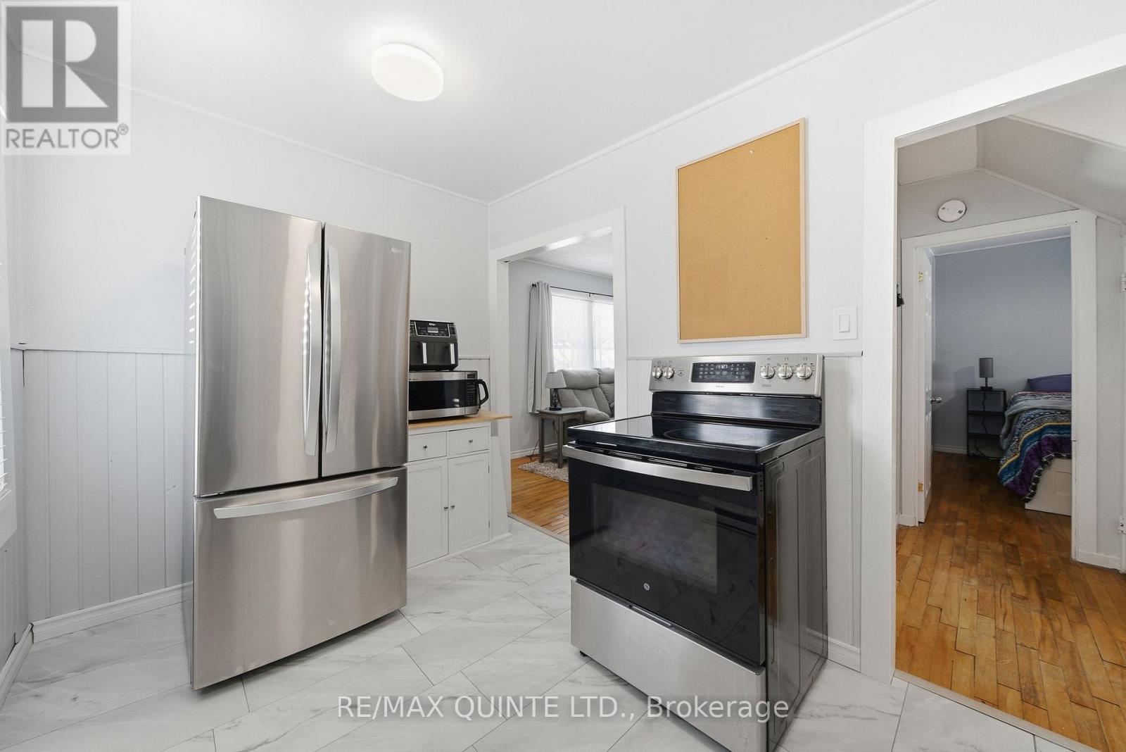 35 Kerr Crescent, Quinte West, Ontario  K8V 2W2 - Photo 11 - X12730234