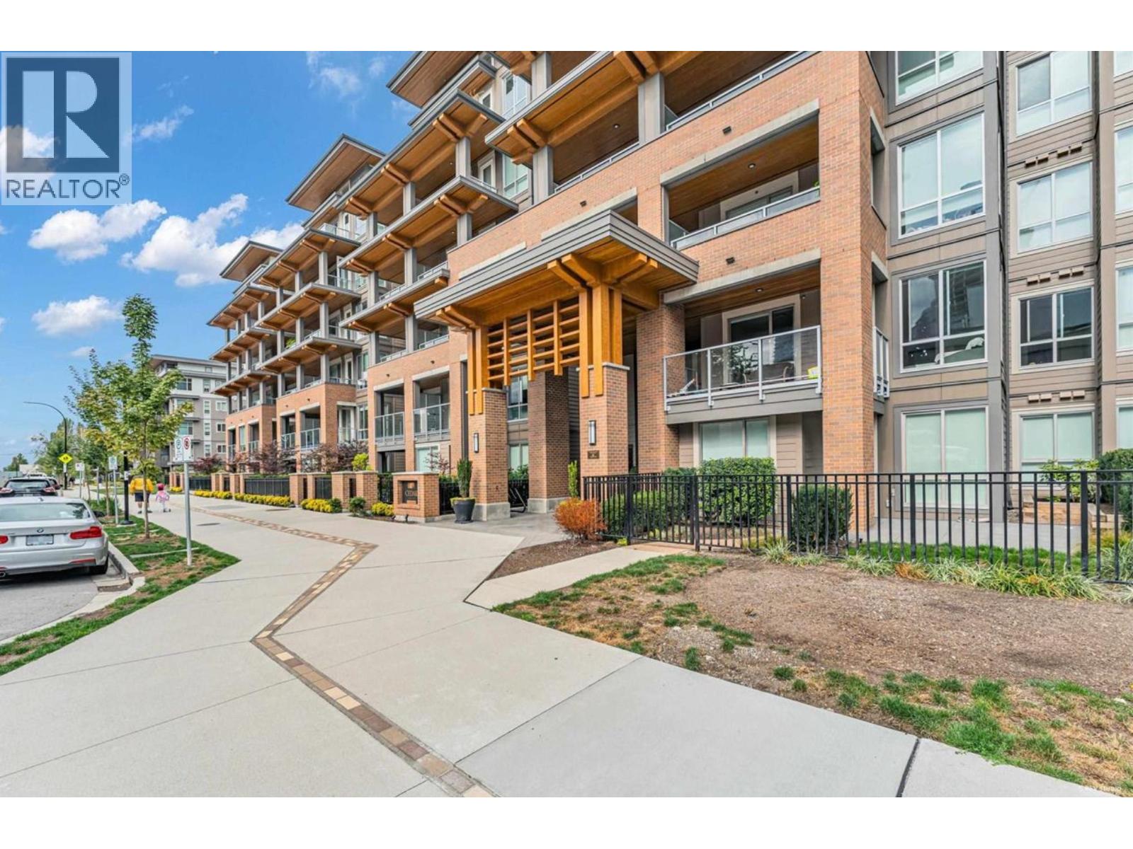 322 7133 14th Avenue, Burnaby, British Columbia  V3N 0H5 - Photo 2 - R3082922