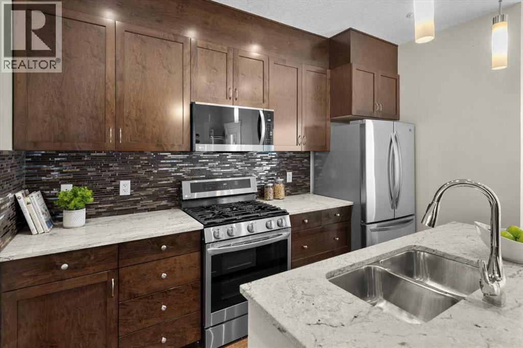 2833 Dallaire Avenue Sw, Calgary, Alberta  T3E 7T2 - Photo 11 - A2278595