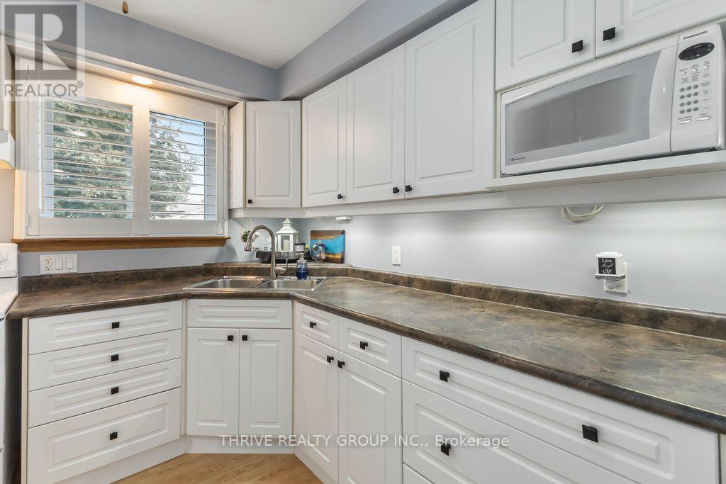 35 Surrey Crescent, London South, Ontario  N6E 1T7 - Photo 5 - X12730194