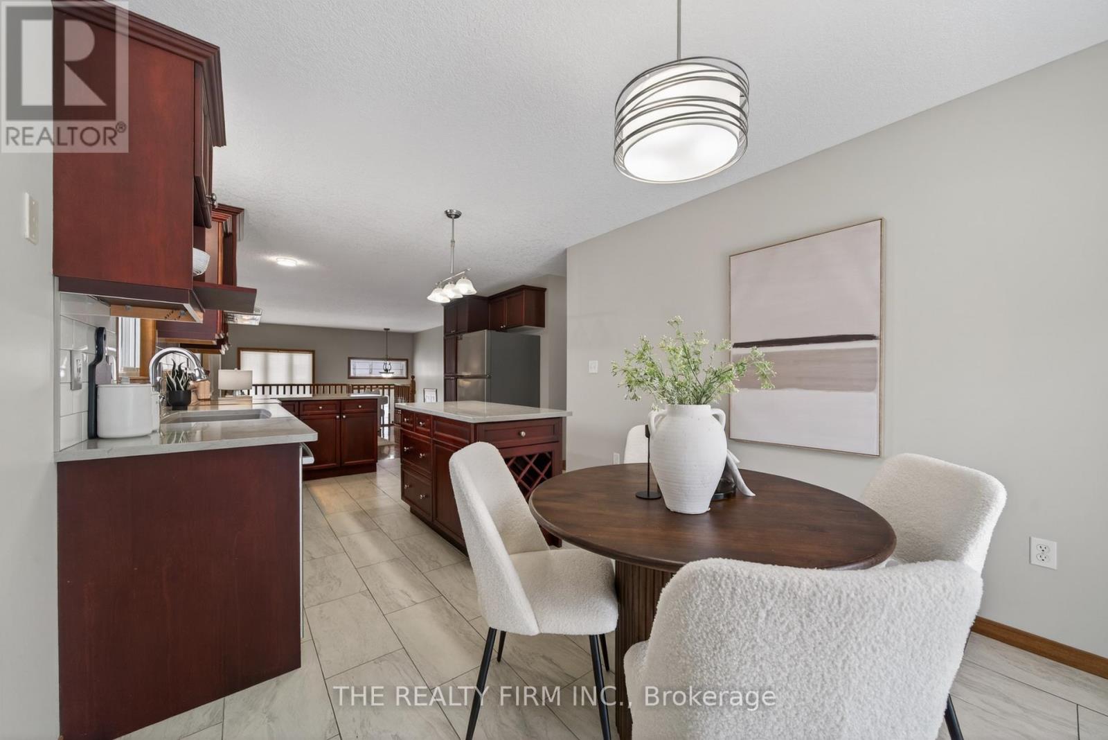 55 Queensway Drive, Strathroy-Caradoc, Ontario  N7G 4M2 - Photo 11 - X12730216