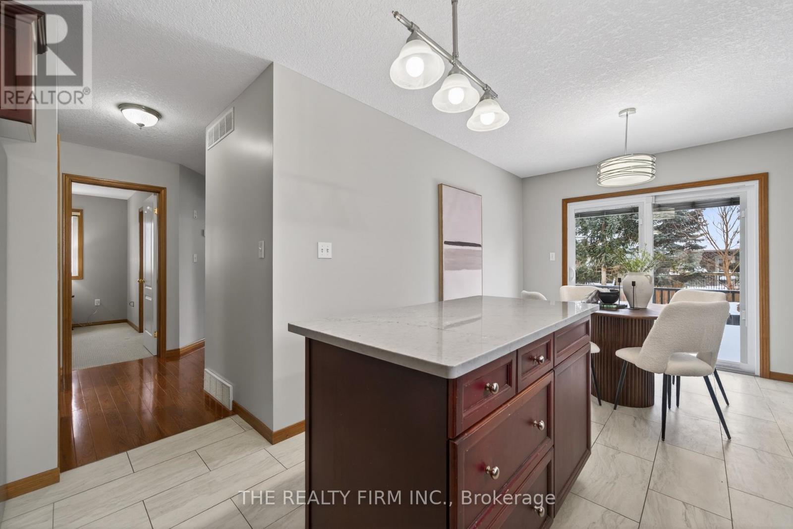 55 Queensway Drive, Strathroy-Caradoc, Ontario  N7G 4M2 - Photo 12 - X12730216