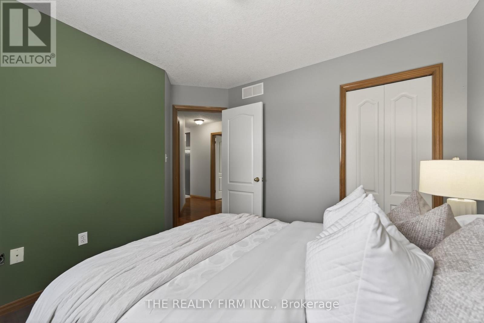 55 Queensway Drive, Strathroy-Caradoc, Ontario  N7G 4M2 - Photo 18 - X12730216