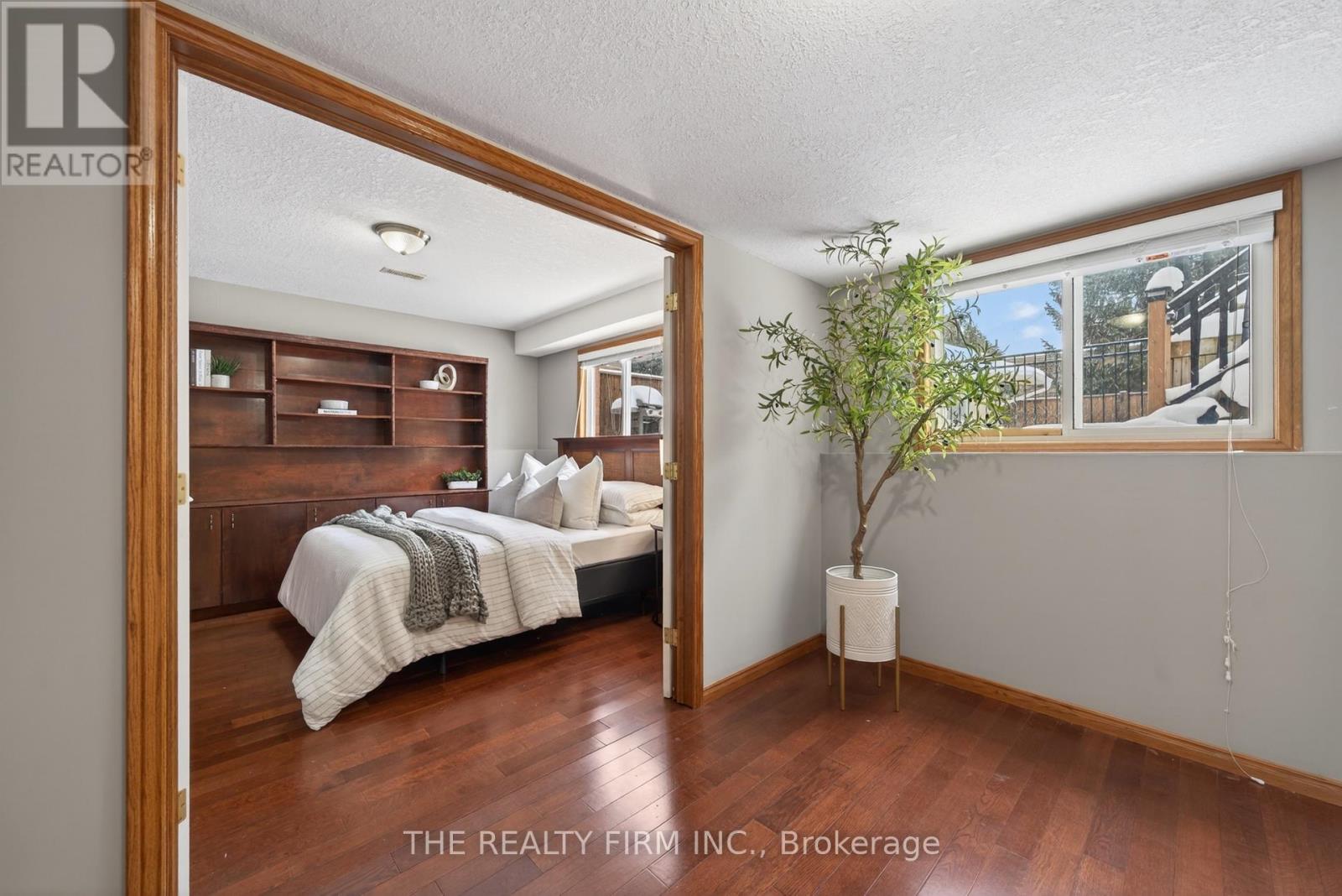 55 Queensway Drive, Strathroy-Caradoc, Ontario  N7G 4M2 - Photo 25 - X12730216