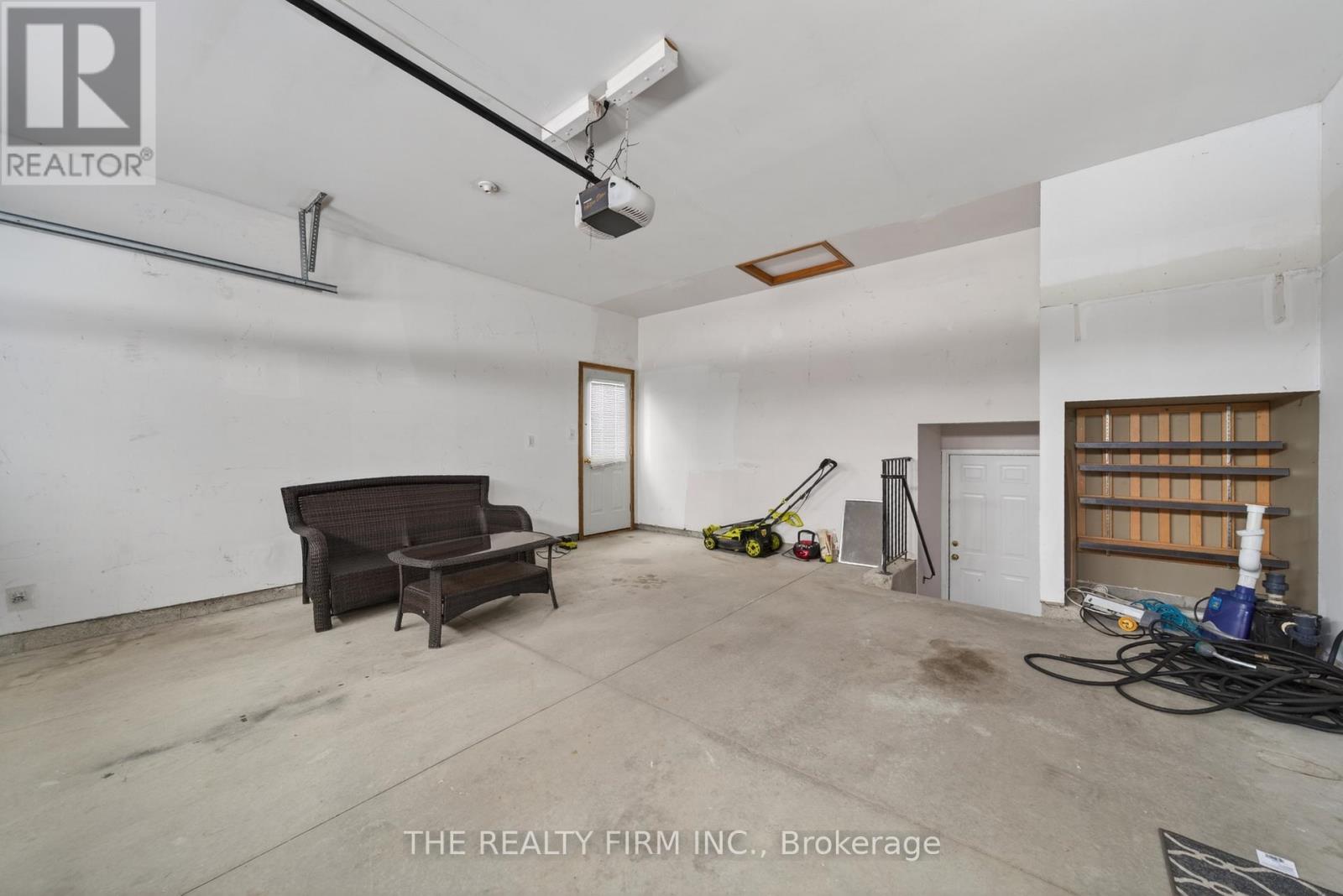 55 Queensway Drive, Strathroy-Caradoc, Ontario  N7G 4M2 - Photo 32 - X12730216