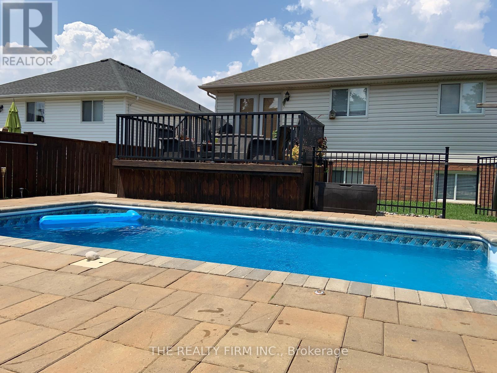 55 Queensway Drive, Strathroy-Caradoc, Ontario  N7G 4M2 - Photo 41 - X12730216