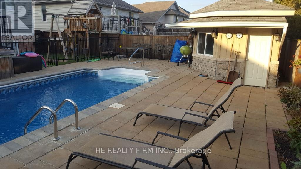 55 Queensway Drive, Strathroy-Caradoc, Ontario  N7G 4M2 - Photo 43 - X12730216