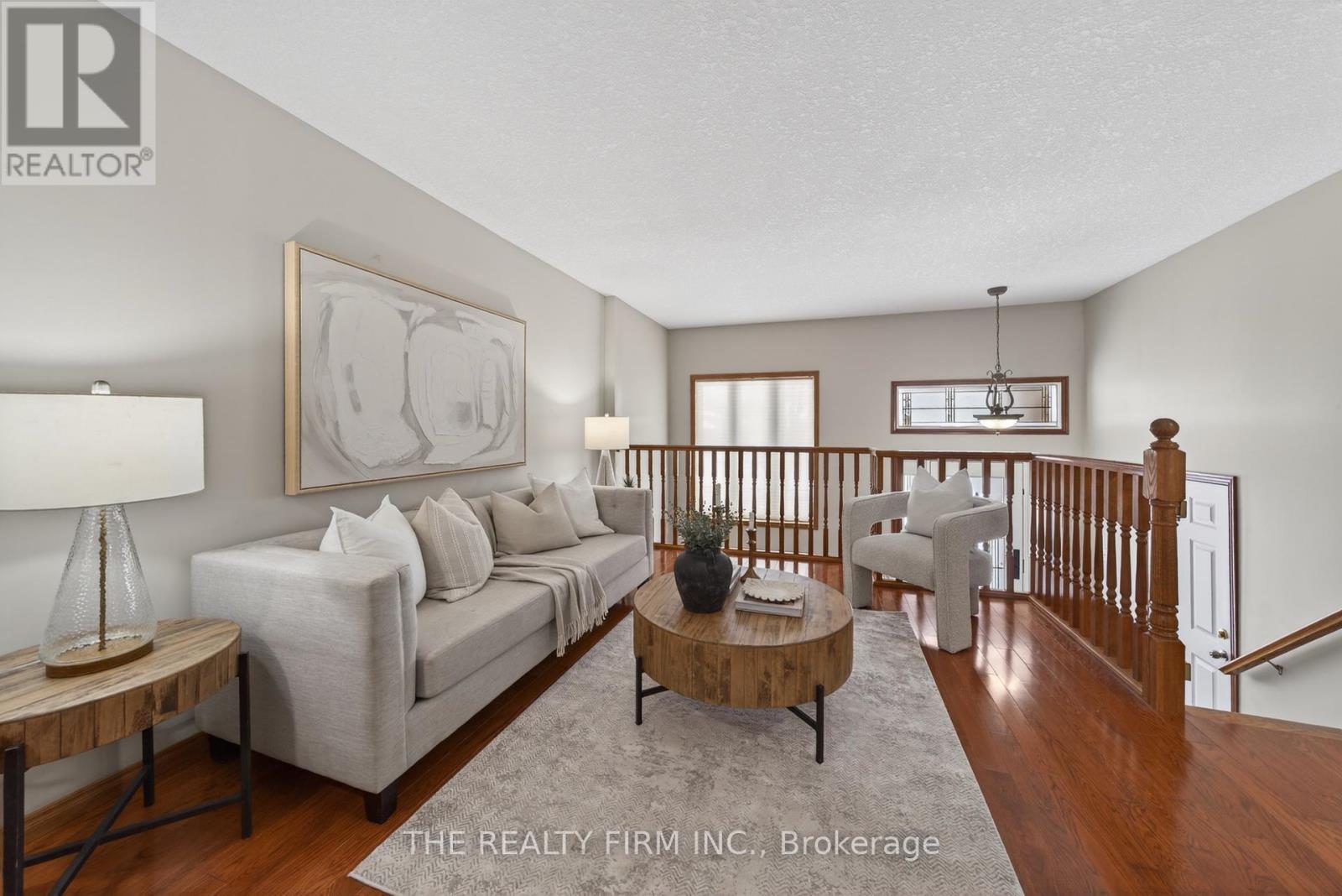 55 Queensway Drive, Strathroy-Caradoc, Ontario  N7G 4M2 - Photo 5 - X12730216