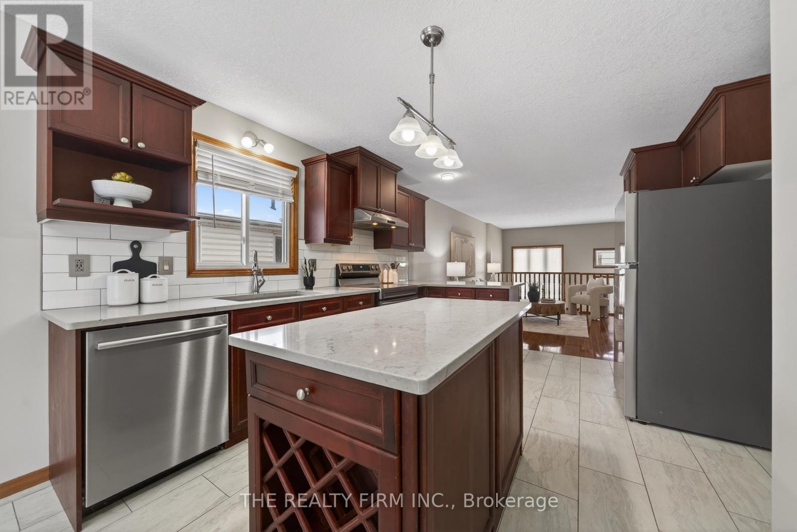 55 Queensway Drive, Strathroy-Caradoc, Ontario  N7G 4M2 - Photo 9 - X12730216