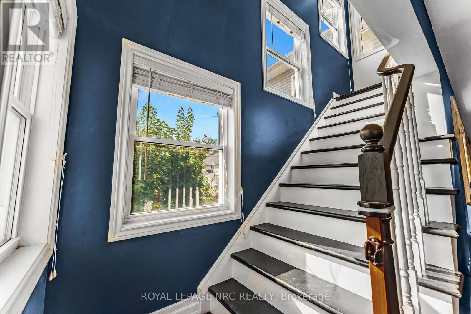 12 Lincoln Road E, Fort Erie, Ontario  L0S 1B0 - Photo 5 - X12730180