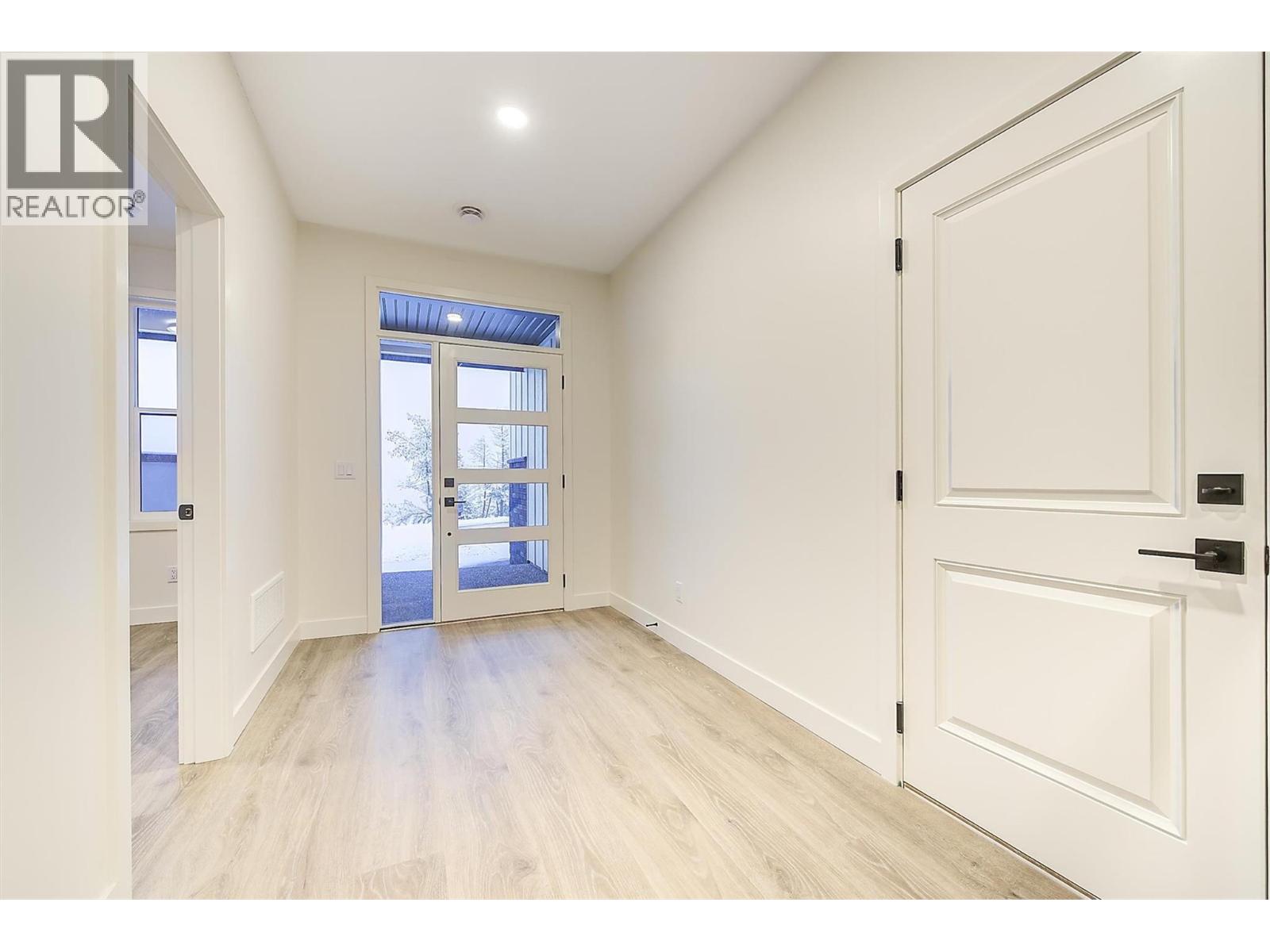 2115 Montenegro Drive Kelowna Photo 5