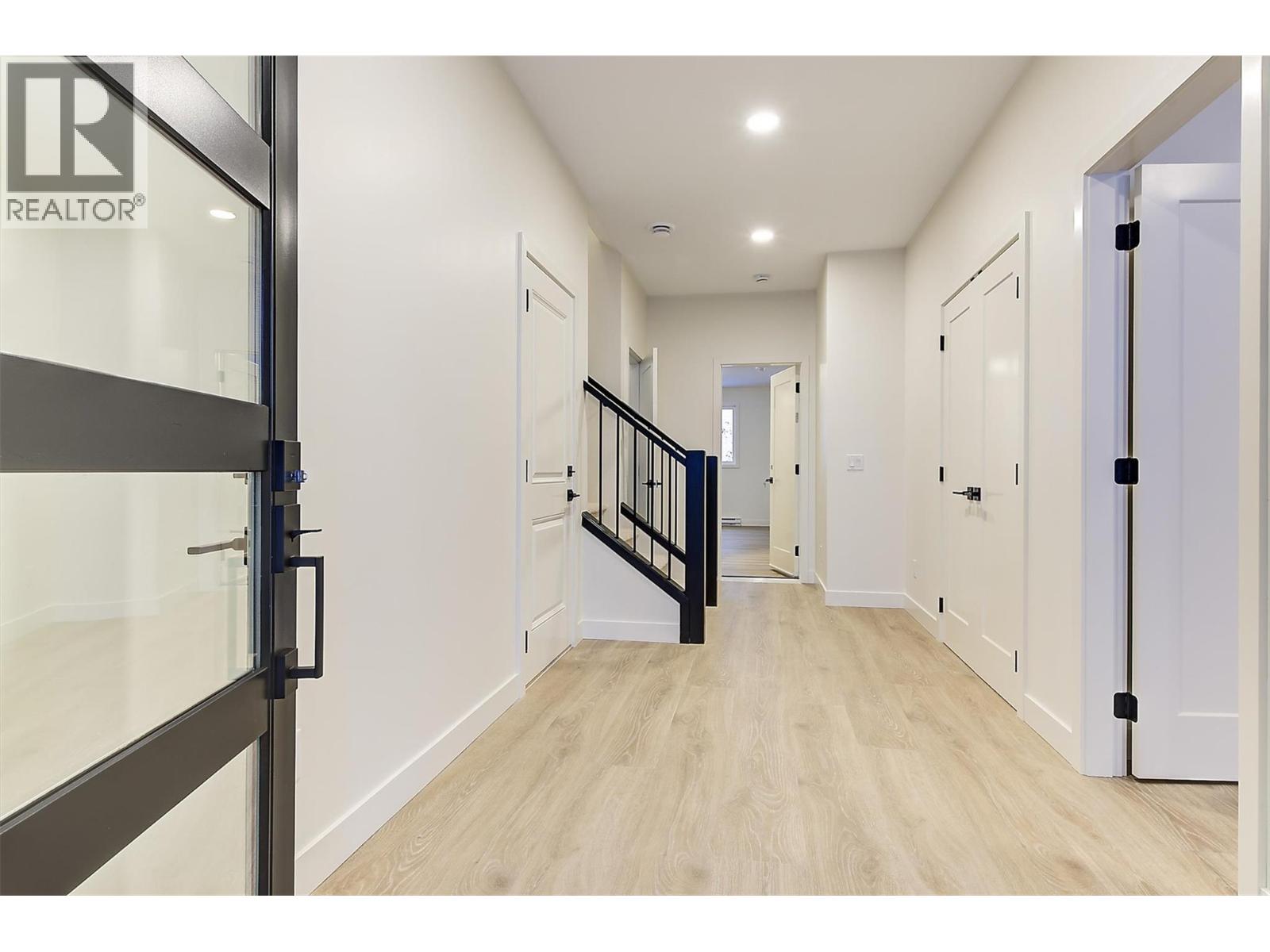 2115 Montenegro Drive Kelowna Photo 4