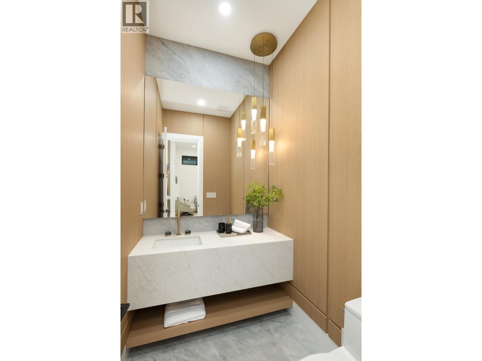 131 Grosvenor Avenue, Burnaby, British Columbia  V5B 3N7 - Photo 15 - R3083038