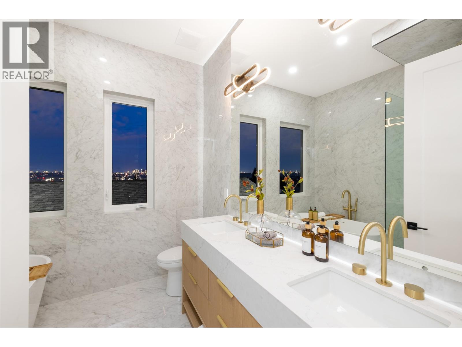 131 Grosvenor Avenue, Burnaby, British Columbia  V5B 3N7 - Photo 21 - R3083038