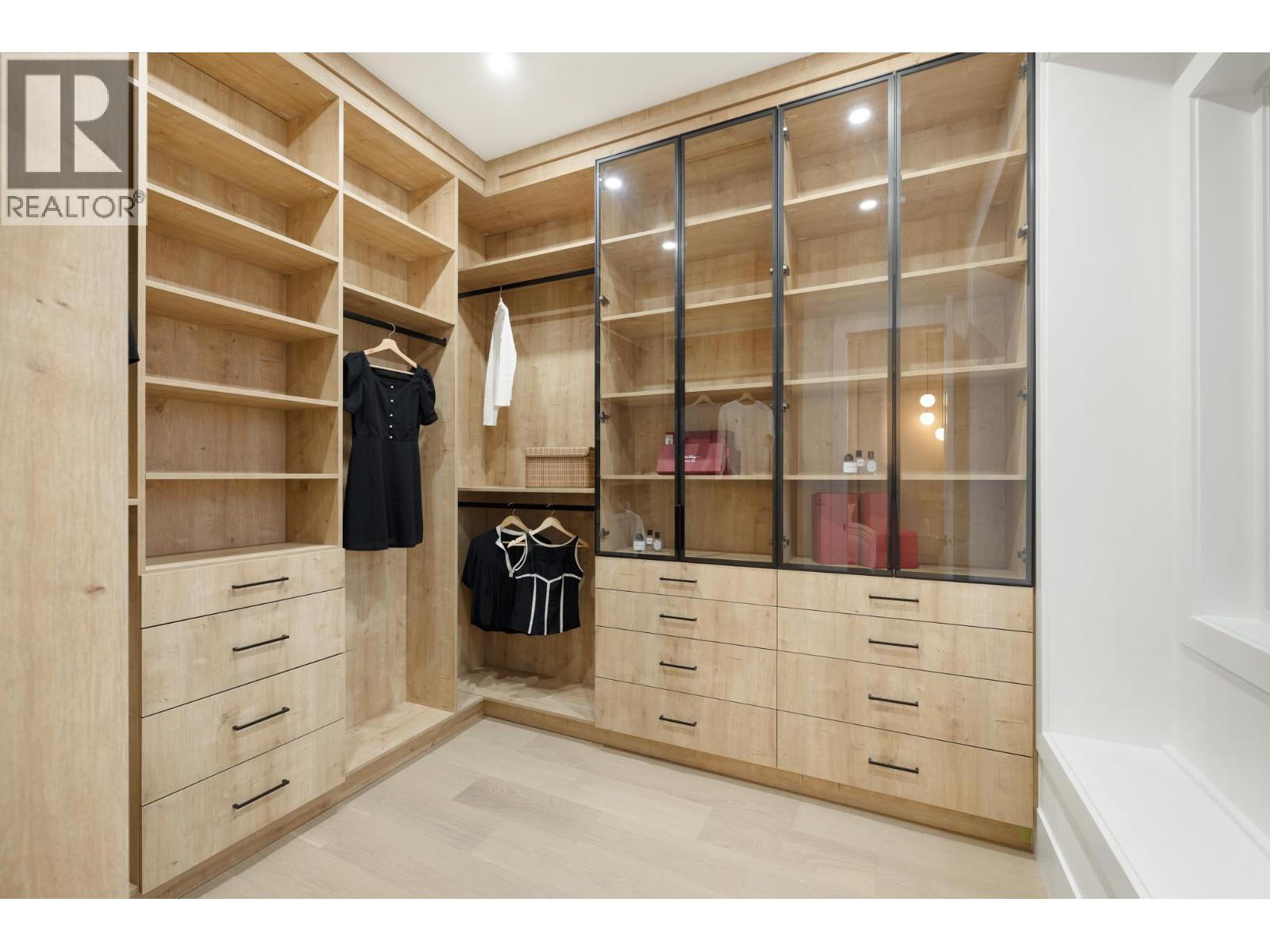 131 Grosvenor Avenue, Burnaby, British Columbia  V5B 3N7 - Photo 25 - R3083038