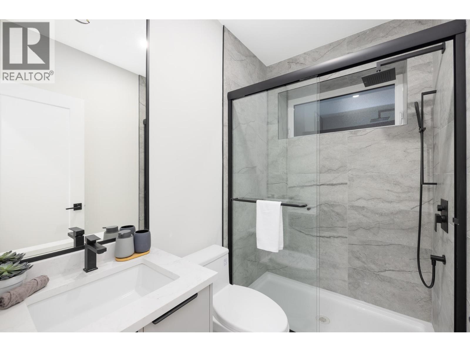 131 Grosvenor Avenue, Burnaby, British Columbia  V5B 3N7 - Photo 32 - R3083038