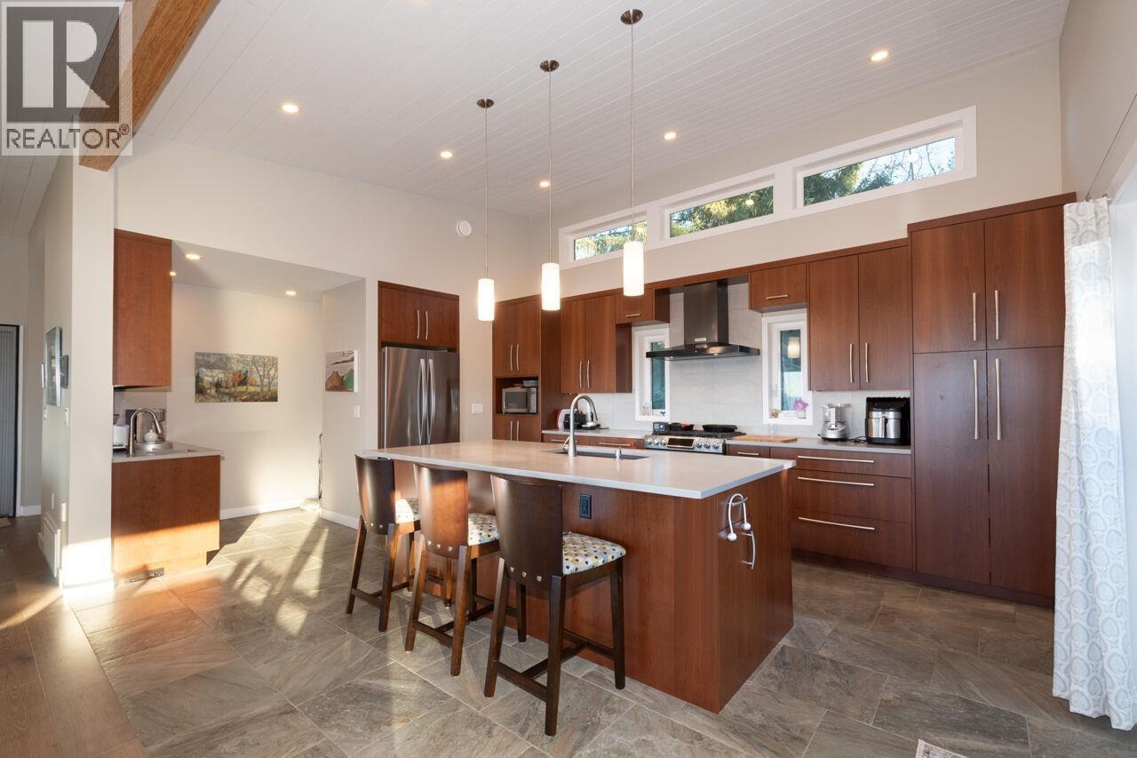 465 Sunset Road, Bowen Island, British Columbia  V0N 1G2 - Photo 10 - R3083054