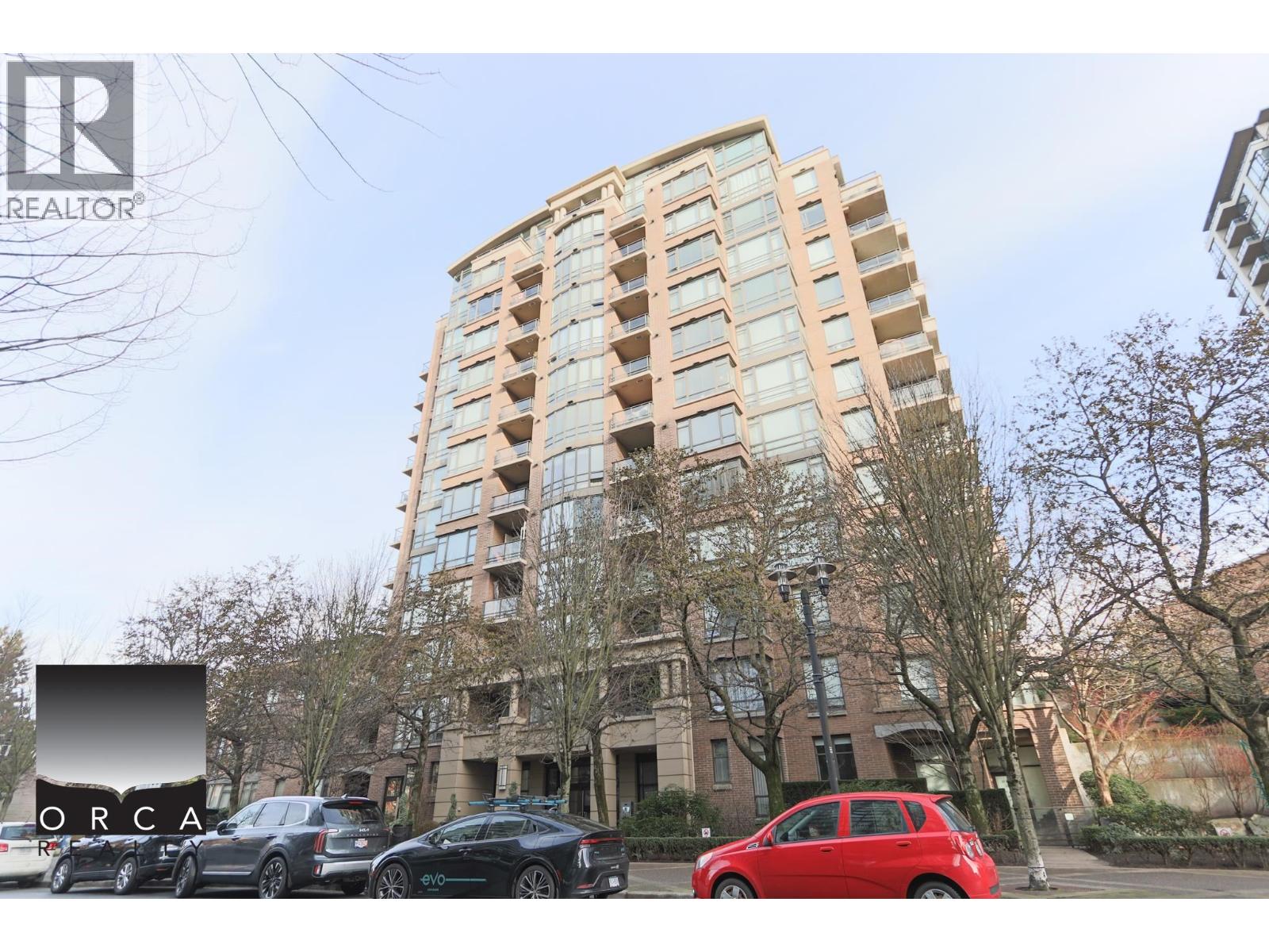 203 170 W 1st Street, North Vancouver, British Columbia  V7M 3P2 - Photo 1 - R3083077