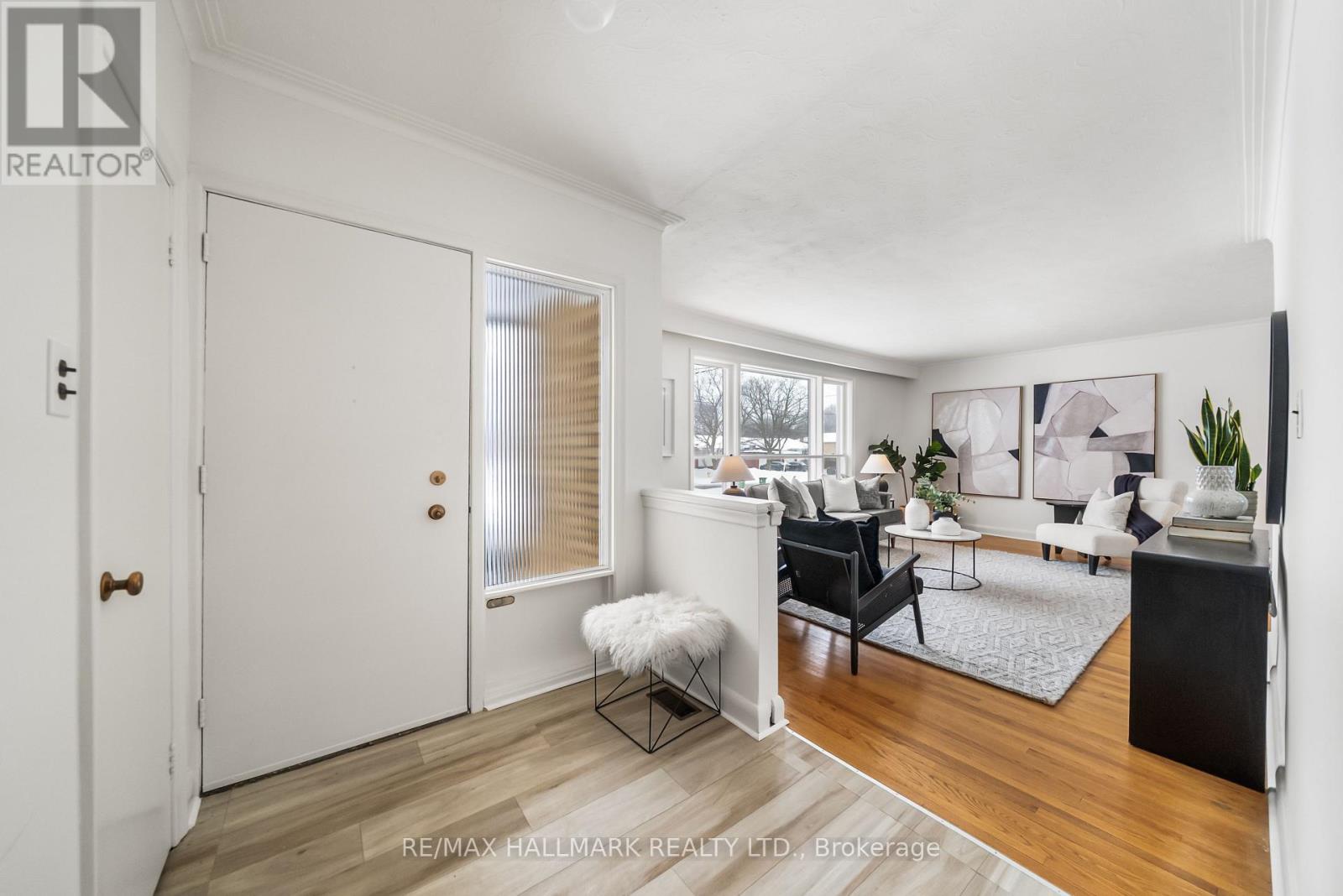 211 Newton Drive, Toronto, Ontario  M2M 2P2 - Photo 4 - C12730190