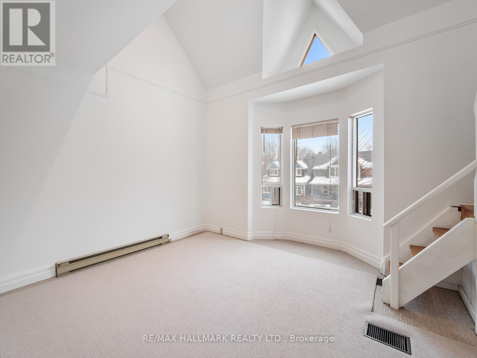 Upper - 55 Eastmount Avenue, Toronto, Ontario  M4K 1V2 - Photo 11 - E12730198