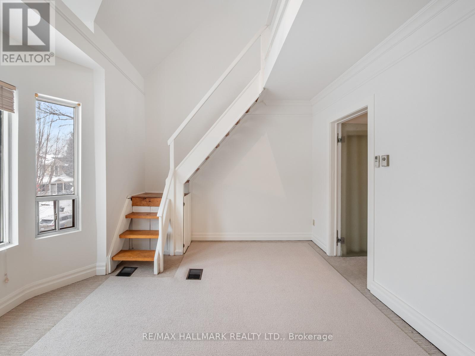 Upper - 55 Eastmount Avenue, Toronto, Ontario  M4K 1V2 - Photo 15 - E12730198