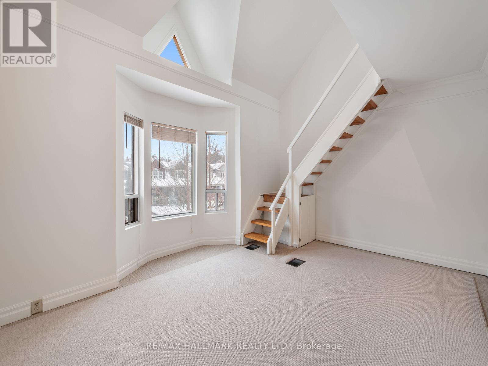 Upper - 55 Eastmount Avenue, Toronto, Ontario  M4K 1V2 - Photo 16 - E12730198