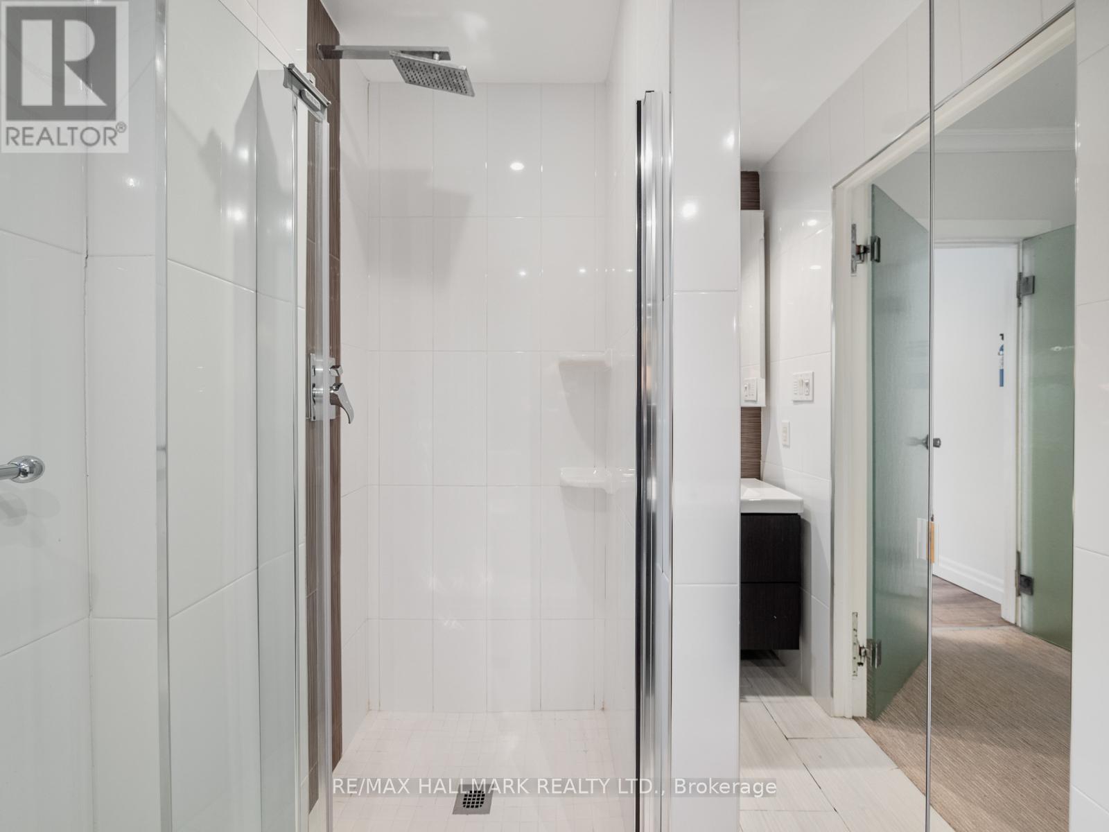 Upper - 55 Eastmount Avenue, Toronto, Ontario  M4K 1V2 - Photo 24 - E12730198