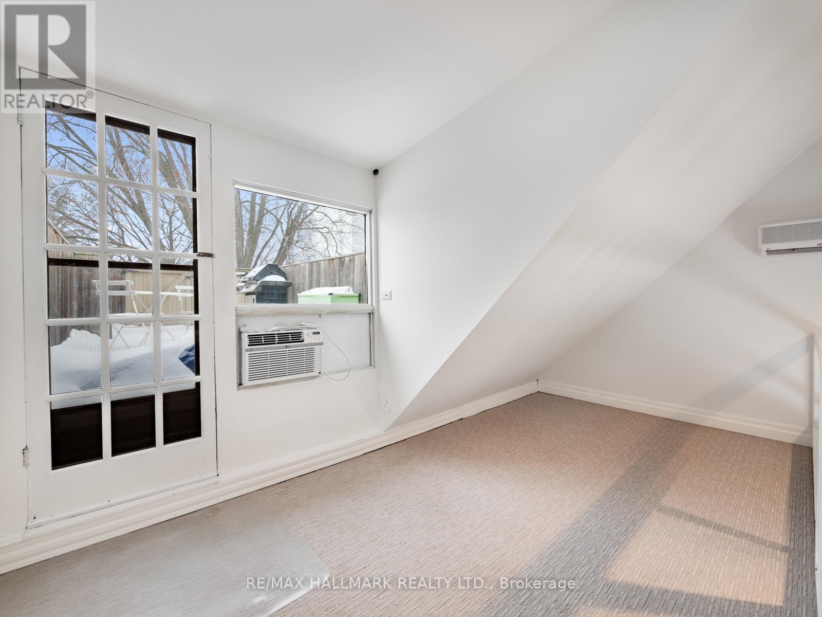 Upper - 55 Eastmount Avenue, Toronto, Ontario  M4K 1V2 - Photo 27 - E12730198