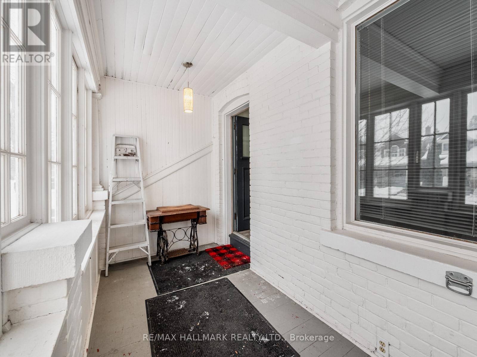 Upper - 55 Eastmount Avenue, Toronto, Ontario  M4K 1V2 - Photo 3 - E12730198