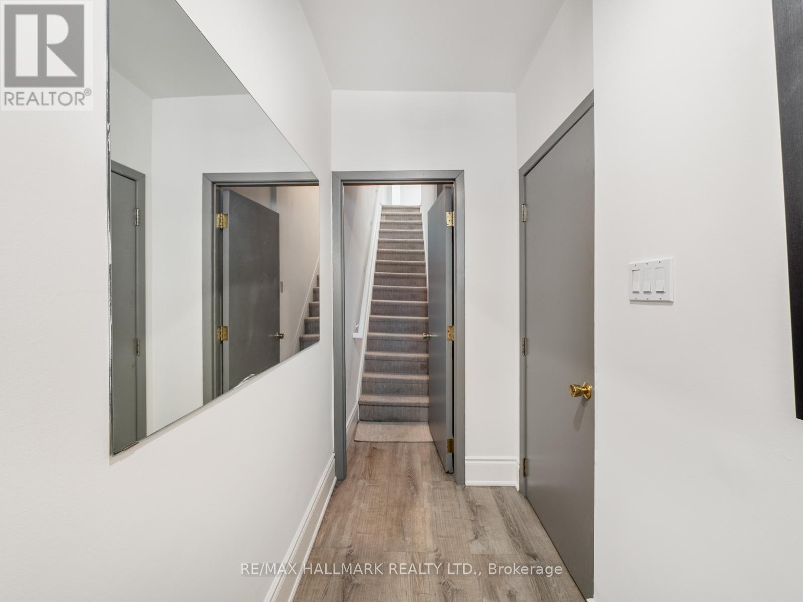 Upper - 55 Eastmount Avenue, Toronto, Ontario  M4K 1V2 - Photo 4 - E12730198