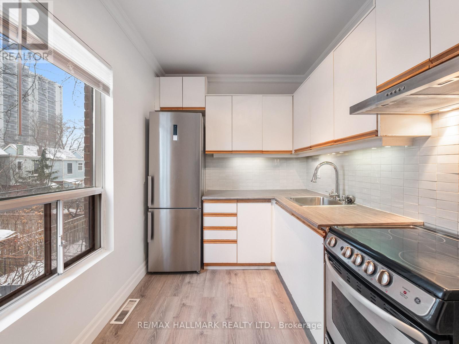Upper - 55 Eastmount Avenue, Toronto, Ontario  M4K 1V2 - Photo 7 - E12730198