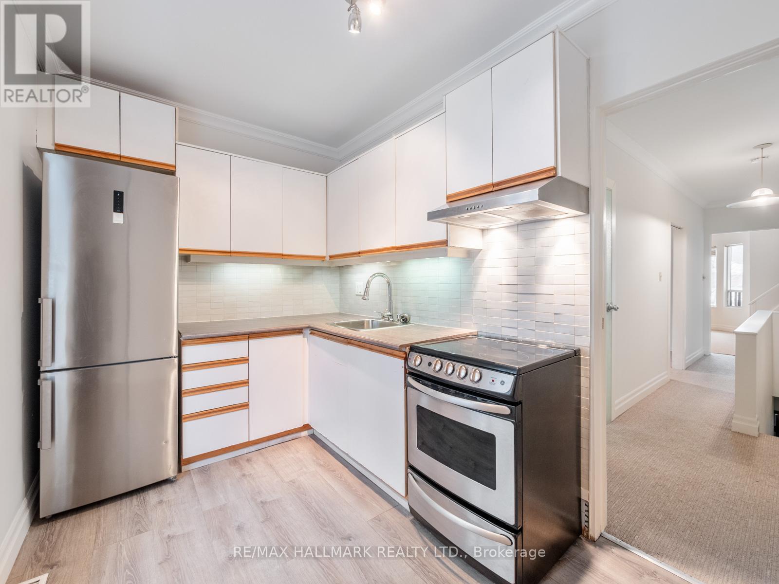 Upper - 55 Eastmount Avenue, Toronto, Ontario  M4K 1V2 - Photo 9 - E12730198