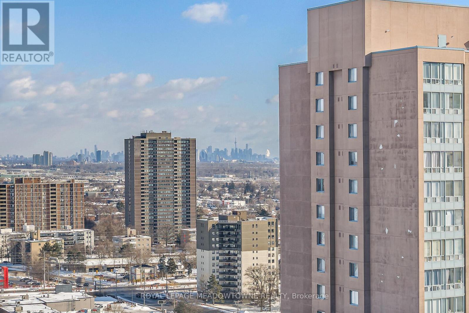 2015 - 135 HILLCREST AVENUE, Mississauga, Ontario