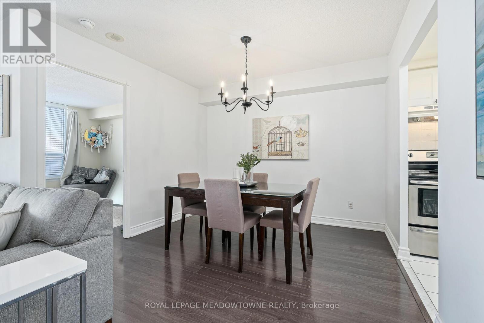 2015 - 135 Hillcrest Avenue, Mississauga, Ontario L5B 4B1 - Photo 10 - W12719744