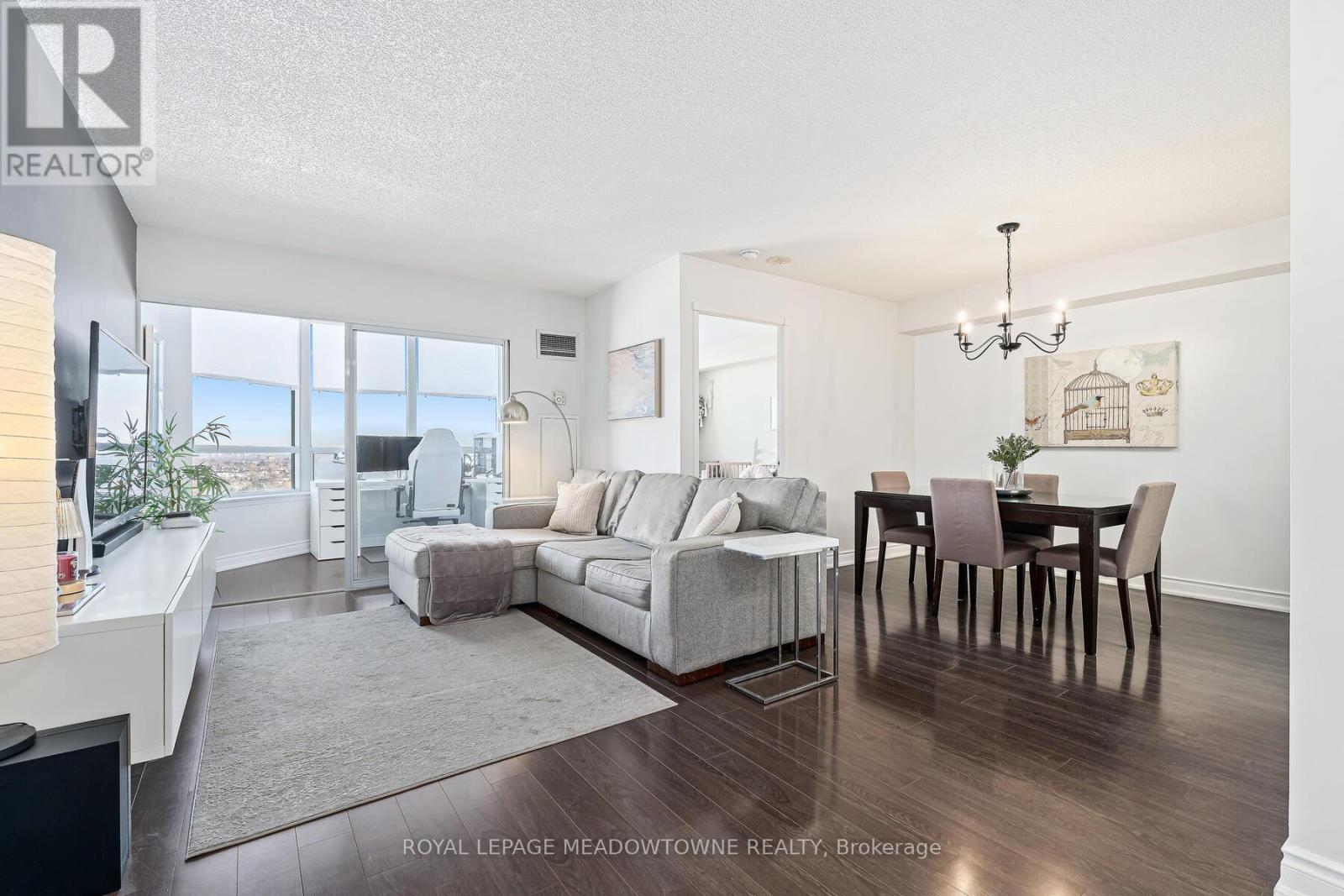 2015 - 135 Hillcrest Avenue, Mississauga, Ontario L5B 4B1 - Photo 5 - W12719744