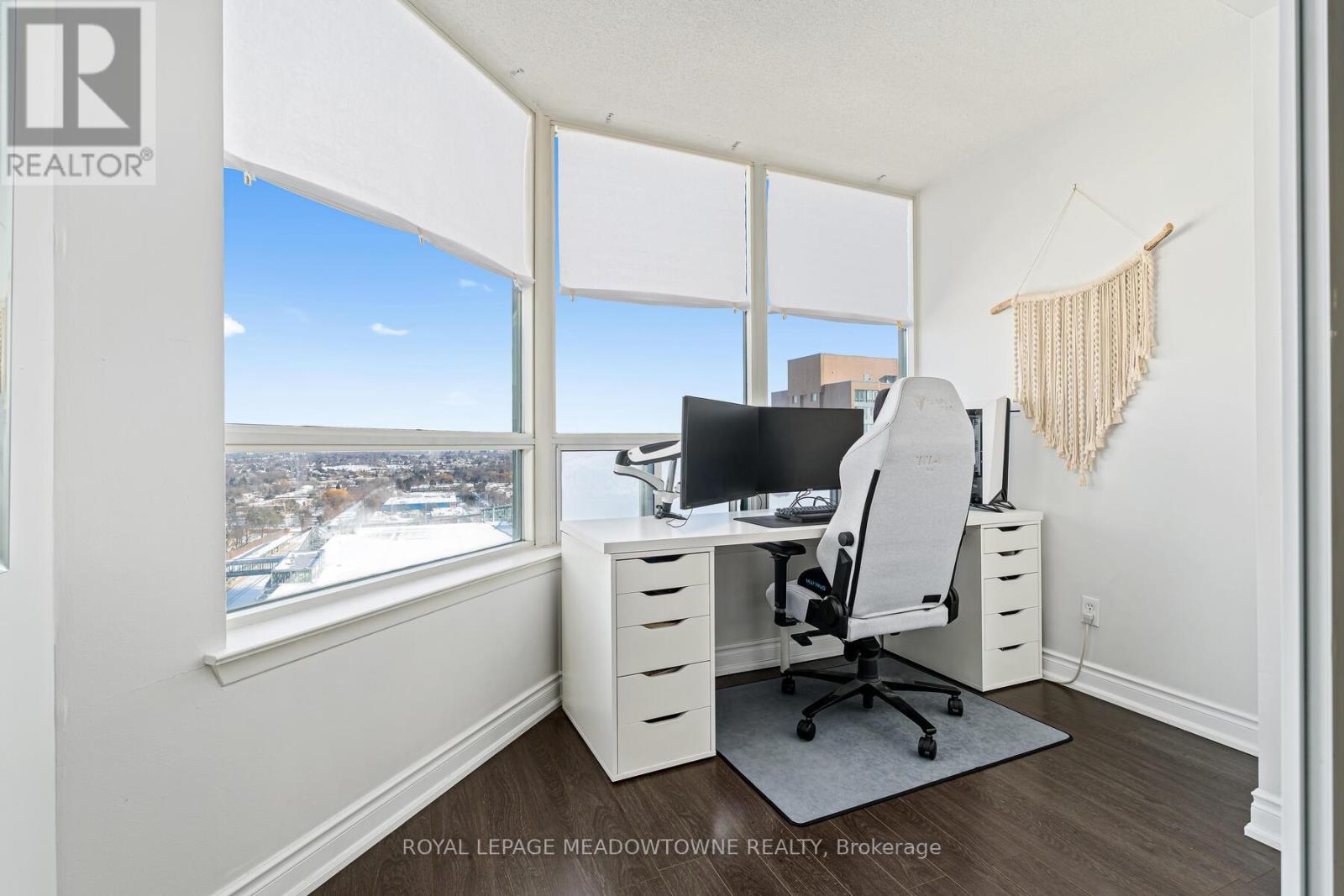 2015 - 135 Hillcrest Avenue, Mississauga, Ontario L5B 4B1 - Photo 7 - W12719744