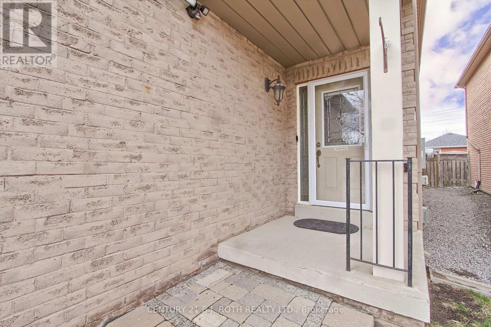 484 Menczel Crescent, Newmarket, Ontario  L3X 2P6 - Photo 4 - N12730176