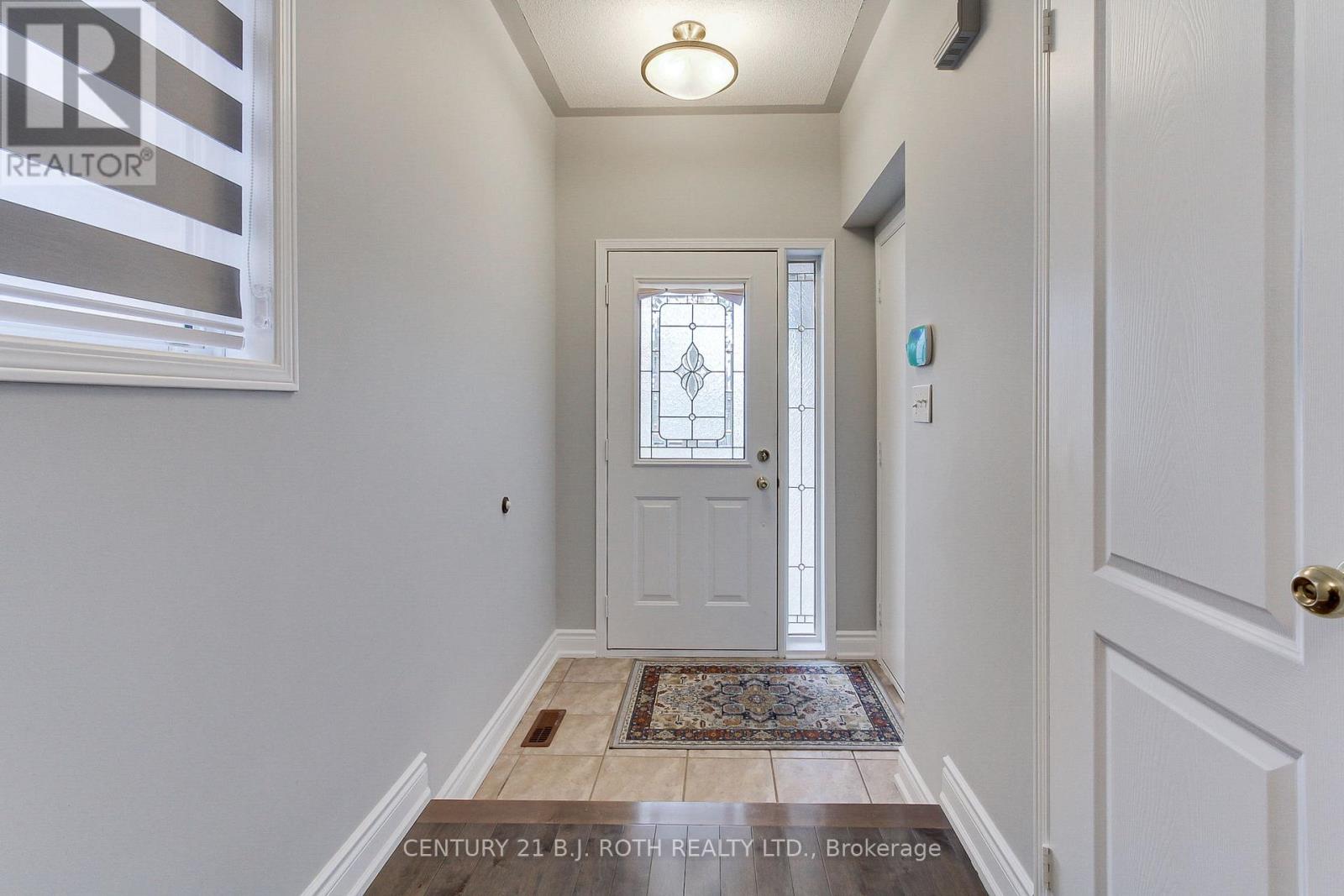 484 Menczel Crescent, Newmarket, Ontario  L3X 2P6 - Photo 5 - N12730176