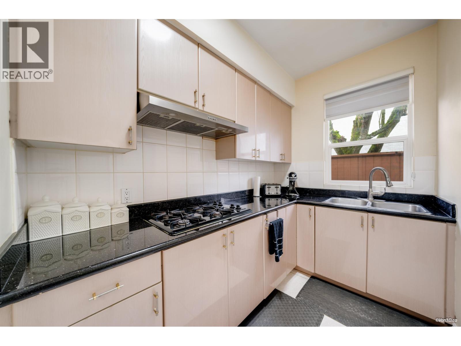 10320 Scotsdale Avenue, Richmond, British Columbia  V7E 3V1 - Photo 15 - R3083000