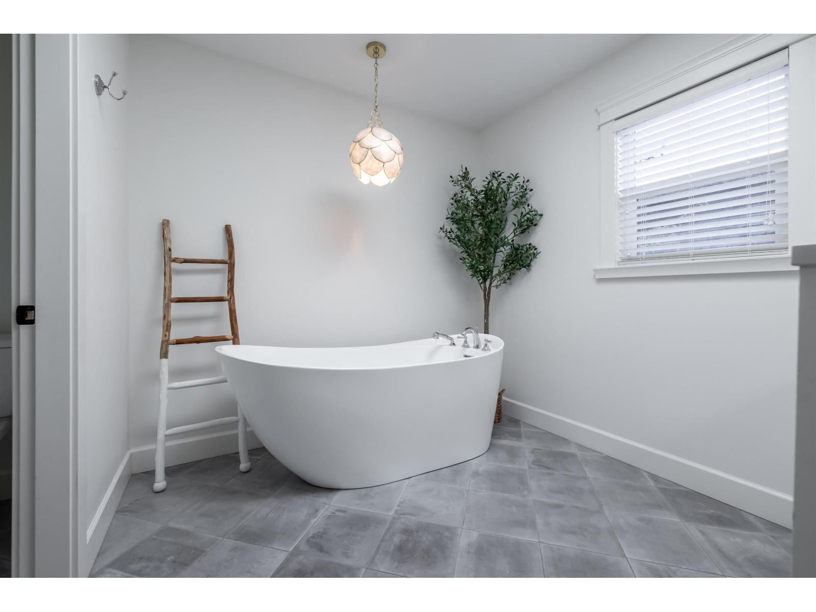 2235 Harbourgreene Drive, Surrey, British Columbia  V4A 5J3 - Photo 16 - R3083138