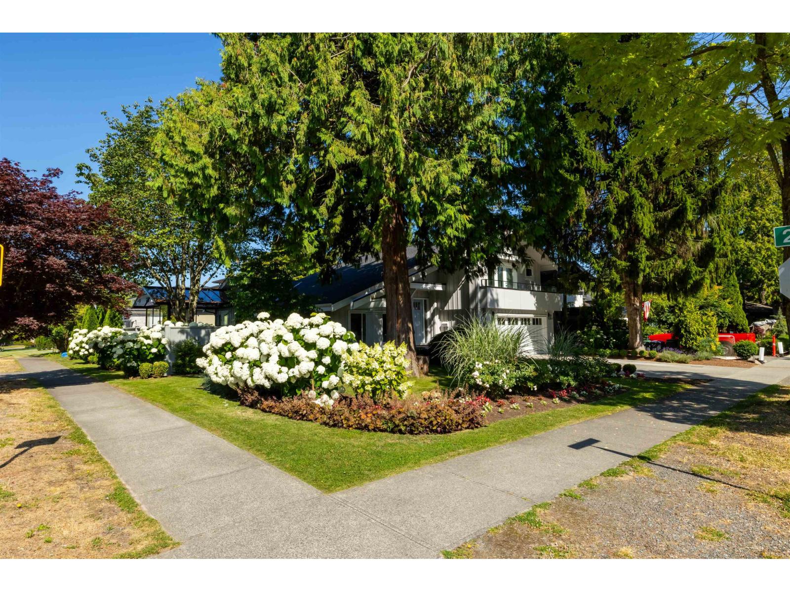 2235 Harbourgreene Drive, Surrey, British Columbia  V4A 5J3 - Photo 2 - R3083138