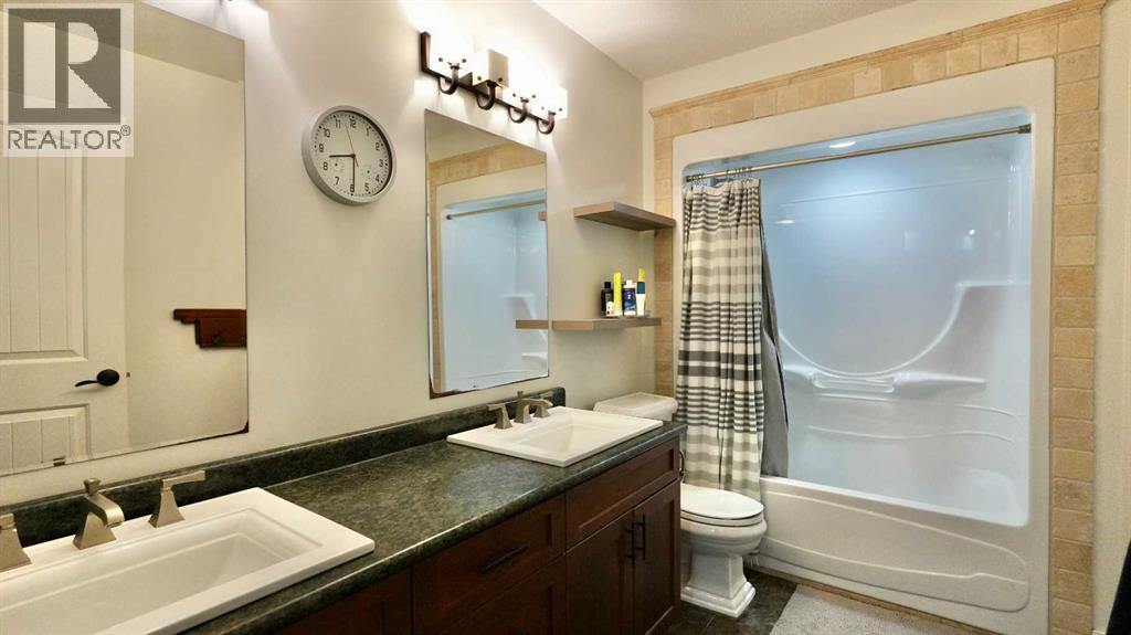 8245 102 Avenue, Peace River, Alberta  T8S 1N1 - Photo 48 - A2281770