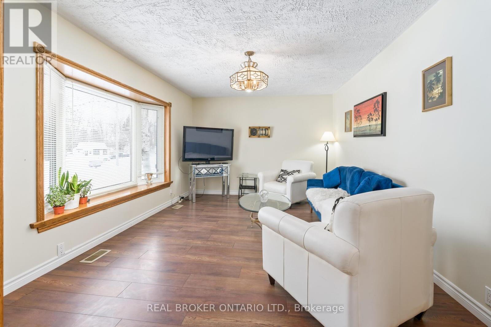 213 Mason Boulevard, Halton Hills, Ontario  L7J 1A7 - Photo 11 - W12730174